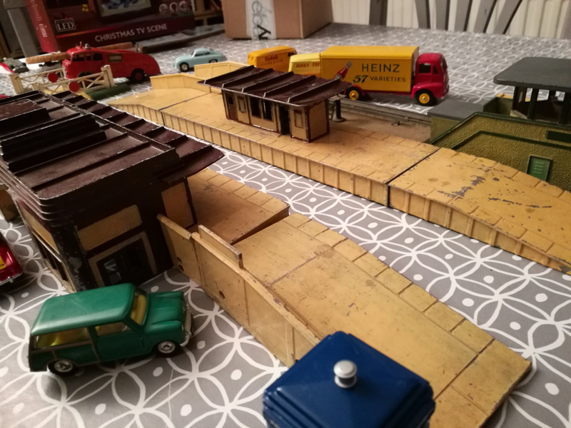Illustration for article titled Up close with Meccano Duplo station